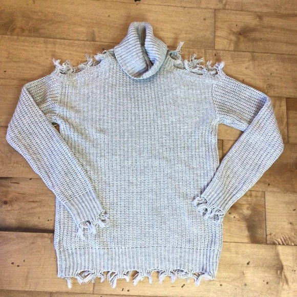 Almost Famous Gray Cold Shoulder Fringe Pullover Turtleneck Sweater Size Medium - Picture 7 of 9